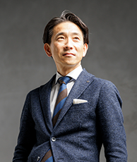 山岸晋作 氏