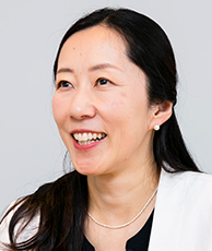 小山貴子 氏