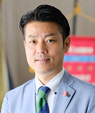 石井聖博 氏