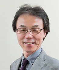 中島康之 氏