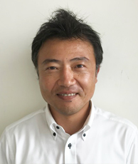 山本康平 氏