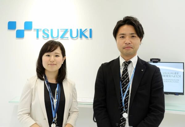 （左から）鈴木麻衣子さん（事業推進統括部）、岡島史泰さん（営業部）